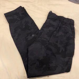 Lululemon on the fly pants, size 4